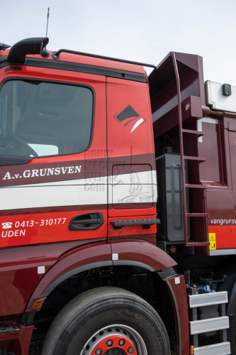 Mercedes-Benz Arocs 4745LK 10x4 -06 Stevige overstap van cabine naar kipper